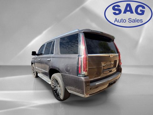 Used 2016 Cadillac Escalade Luxury AWD/4WD image 4
