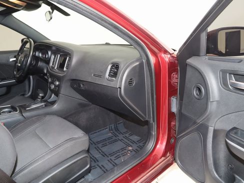 Used 2019 Dodge Charger SXT image 38