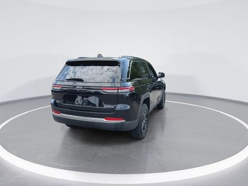 Used 2023 Jeep Grand Cherokee Laredo w/ Luxury Tech Group I AWD/4WD image 8