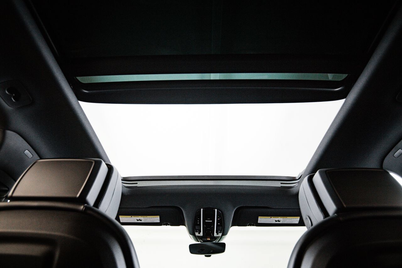 Certified 2023 Porsche Cayenne AWD/4WD image 30