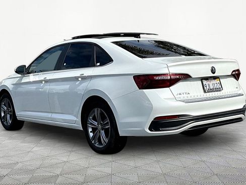 Used 2023 Volkswagen Jetta SE FWD image 4