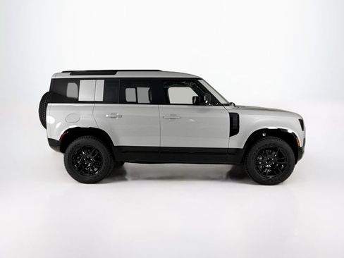 Used 2026 Land Rover Defender 110 X-Dynamic SE AWD/4WD image 3