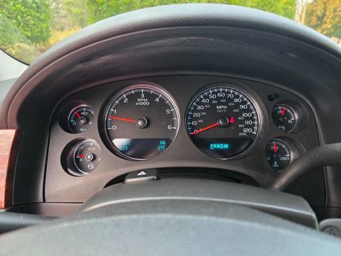 Used 2009 Chevrolet Avalanche LTZ image 17