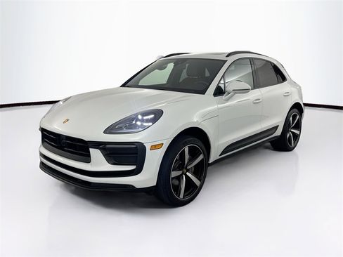 Used 2024 Porsche Macan image 1