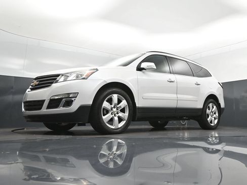 Used 2016 Chevrolet Traverse LT w/ Traveler's Package FWD image 38