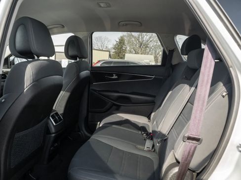 Used 2016 Kia Sorento LX image 8