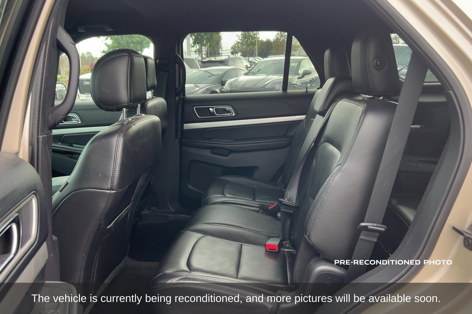 Used 2017 Ford Explorer XLT w/ Equipment Group 202A FWD image 12
