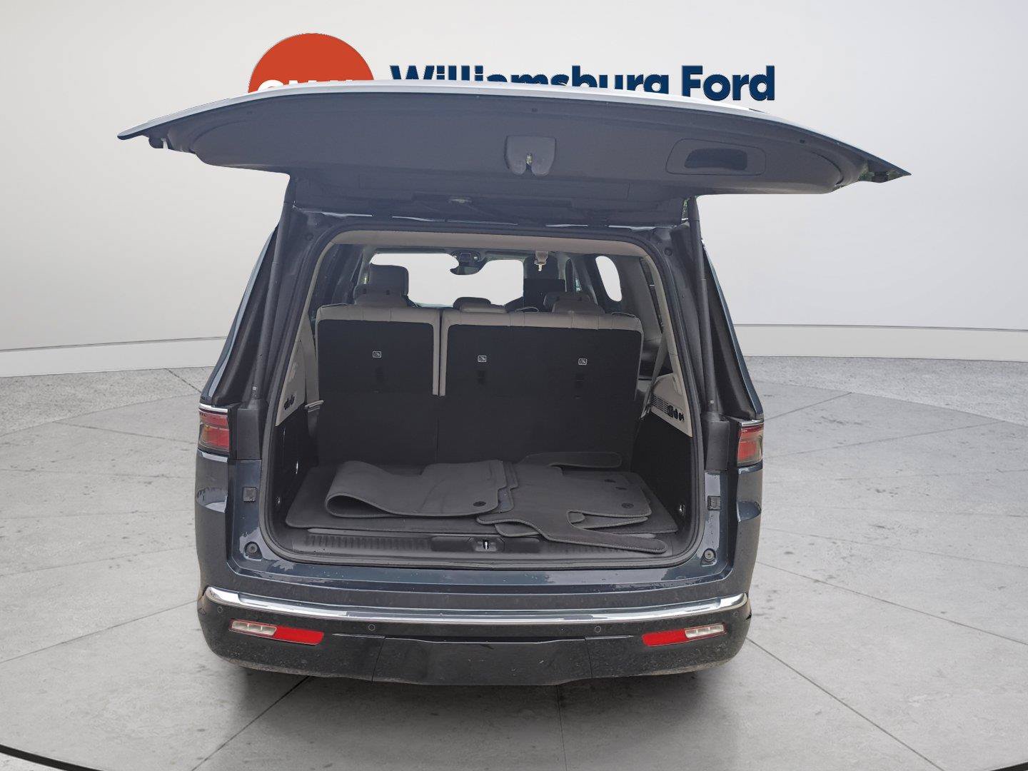 Used 2023 Jeep Wagoneer 4WD w/ Premium Group I image 22
