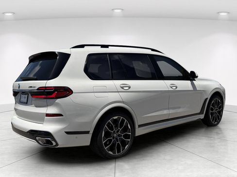 Used 2023 BMW X7 xDrive40i w/ M Sport Package AWD/4WD image 3