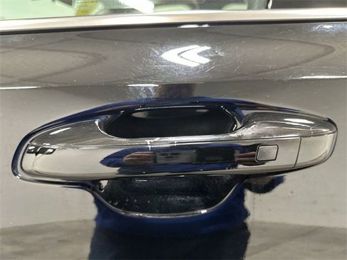 Used 2024 Kia Sorento S image 13