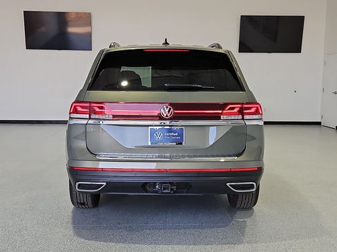 Used 2026 Volkswagen Atlas SE FWD image 7