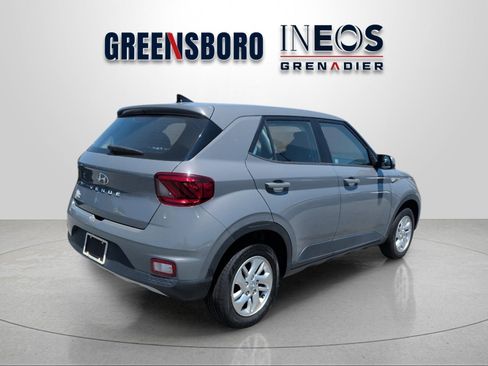 Used 2021 Hyundai Venue SE FWD image 5