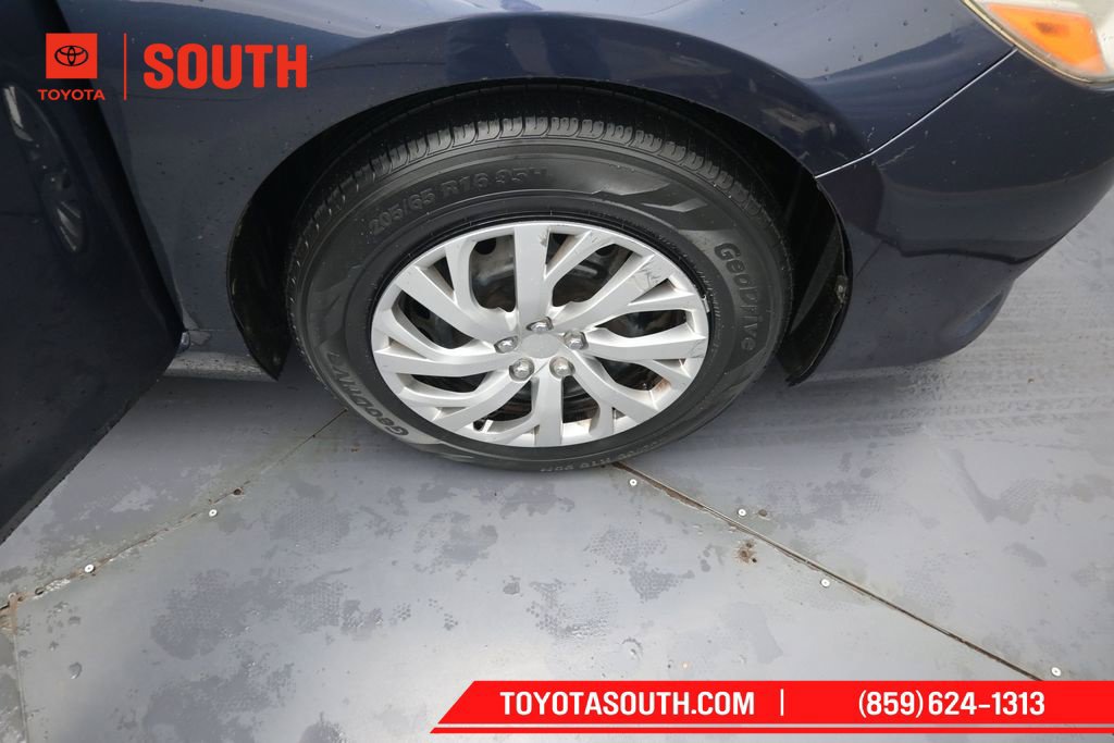 Used 2016 Toyota Camry LE FWD image 31