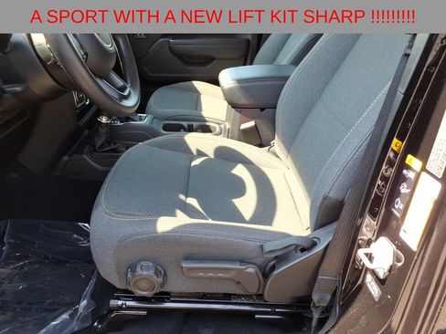 Used 2025 Jeep Gladiator Sport AWD/4WD image 13