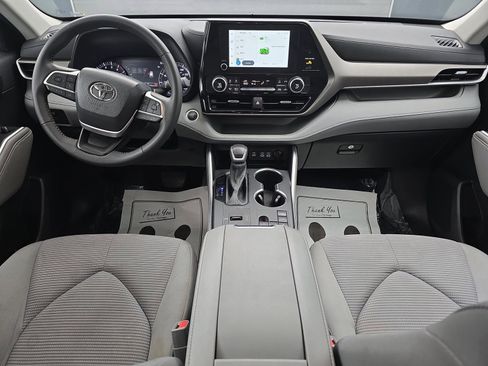 Used 2024 Toyota Highlander LE image 9