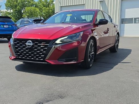 Used 2025 Nissan Altima 2.5 SR AWD/4WD image 3