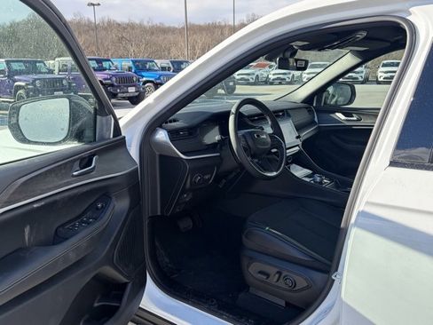 New 2026 Jeep Grand Cherokee Laredo image 14