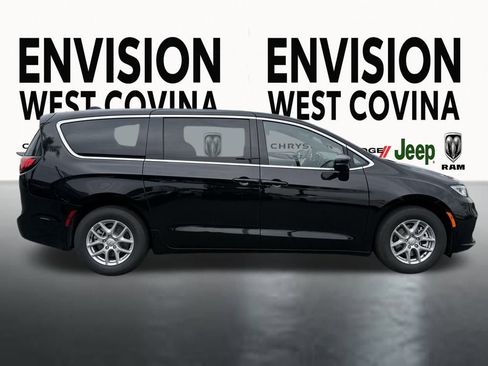 New 2026 Chrysler Pacifica Select image 12