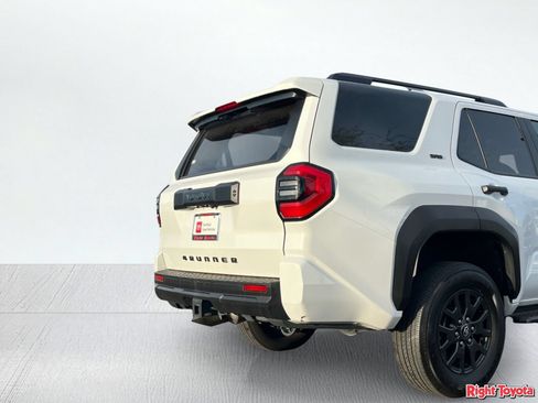 Certified 2025 Toyota 4Runner SR5 AWD/4WD image 12