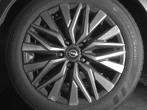 Used 2025 Nissan Altima 2.5 SV FWD image 14
