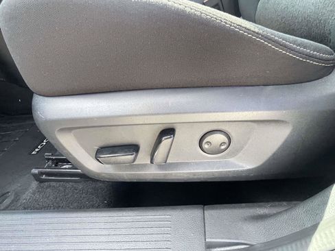 Used 2025 Nissan Rogue SV FWD image 15