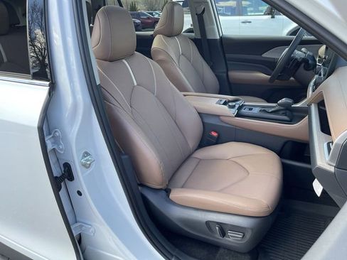 New 2026 Toyota Grand Highlander AWD image 21