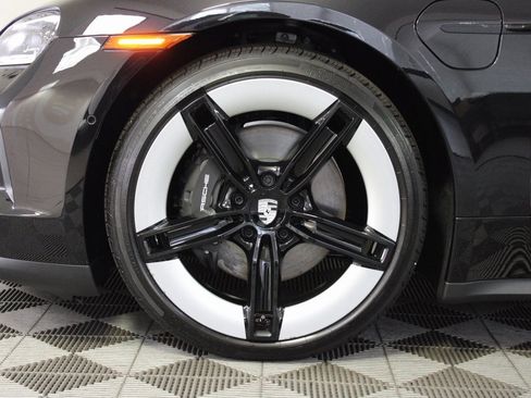 Used 2025 Porsche Taycan image 41