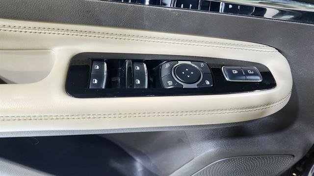 Used 2023 Lincoln Corsair FWD image 19