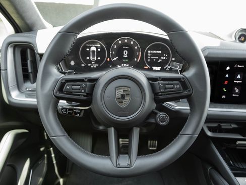 Used 2025 Porsche Cayenne Turbo image 13