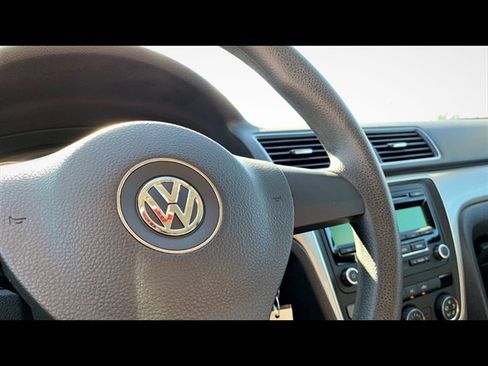 Used 2013 Volkswagen Passat 2.5 S FWD image 9