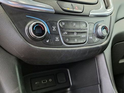 Used 2023 Chevrolet Equinox LT FWD image 18