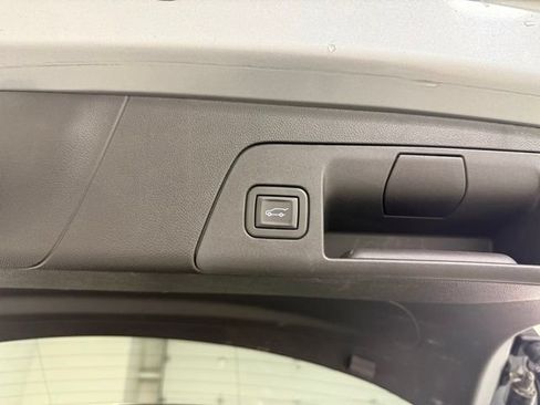Certified 2023 Buick Envision Essence FWD image 9