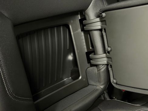 Used 2021 Chevrolet Silverado 1500 LTZ image 34