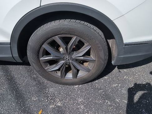 Certified 2022 Volkswagen Tiguan SE w/ Panoramic Sunroof Package image 7