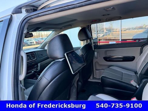 Used 2019 Kia Sedona EX w/ EX Premium Package image 29