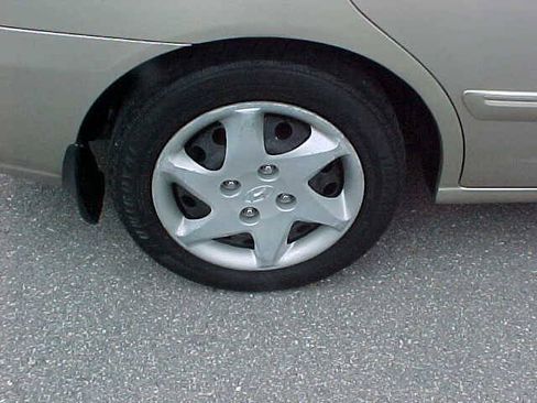 Used 2005 Hyundai Elantra GLS FWD image 10