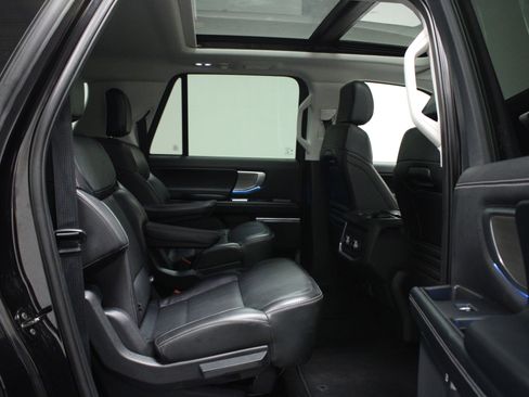 Used 2025 Ford Expedition Max Platinum AWD/4WD image 16