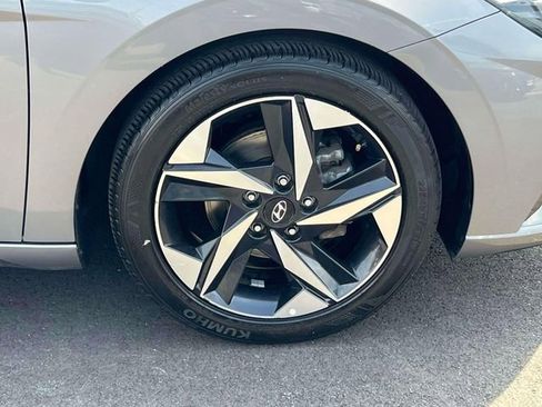 Certified 2023 Hyundai Elantra Limited FWD image 8
