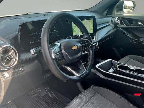 Used 2025 Chevrolet Equinox LT w/ Safety and Technology Package image 16