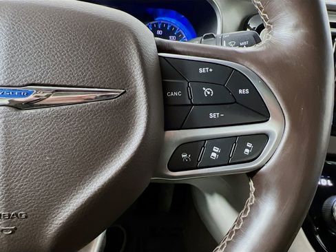 Used 2019 Chrysler Pacifica Touring-L w/ Advanced Safetytec Group image 35