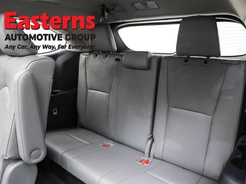 Used 2024 Toyota Highlander Platinum image 30