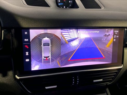 Used 2022 Porsche Cayenne Platinum Edition image 31