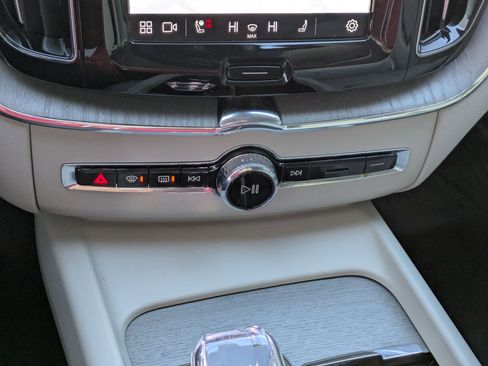 Used 2025 Volvo XC60 B5 Ultra w/ Protection Package Premier image 23