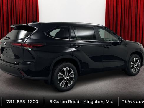 Certified 2024 Toyota Highlander XLE AWD/4WD image 5