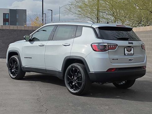 Used 2026 Jeep Compass Latitude AWD/4WD image 6