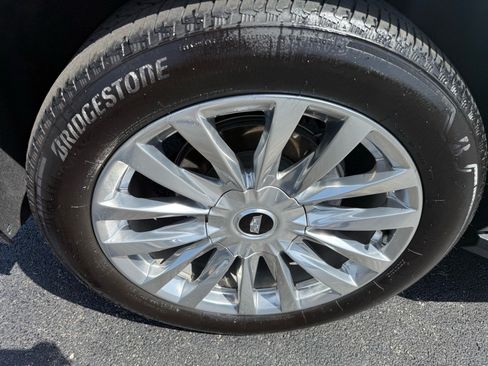 Used 2023 Cadillac Escalade Premium Luxury AWD/4WD image 10