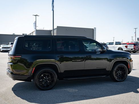 Used 2022 Jeep Wagoneer Series II RWD image 10