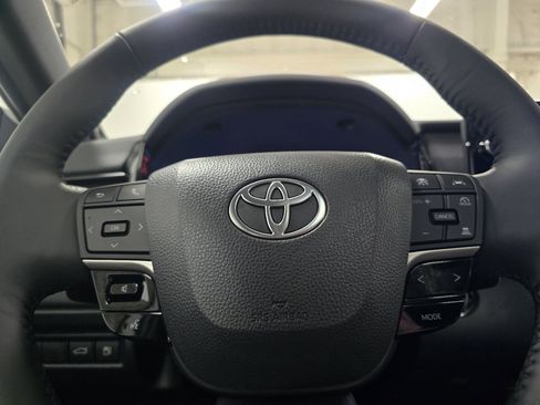 New 2026 Toyota Camry Hybrid FWD image 28