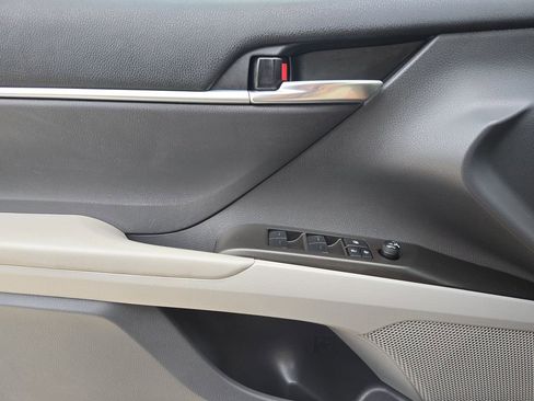 Used 2022 Toyota Camry LE FWD image 22
