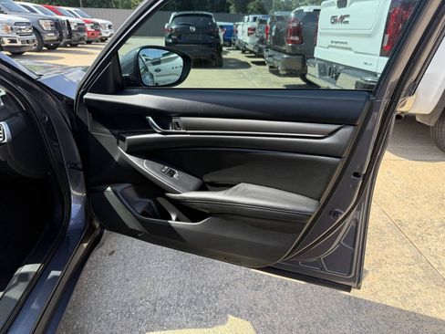 Used 2019 Honda Accord LX image 11